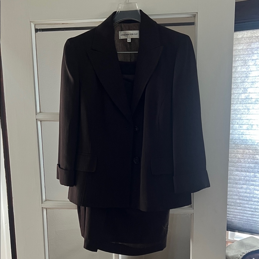 EUC Jones New York Brown 2-piece suit Blazer and Skirt barely worn excellent